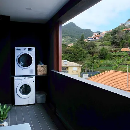 Apartamento New 3 Bedroom Luxury Family - Airco, King Size Beds, Fully Equipped Kitchen, Balcony, Washingmachine, 2 Bathrooms, Free Parking, Fast Internet, 142m2 Machico (Madeira)