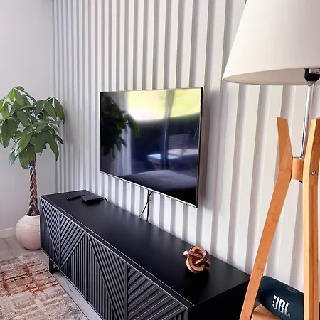 Appartement New 3 Bedroom Luxury Family - Airco, King Size Beds, Fully Equipped Kitchen, Balcony, Washingmachine, 2 Bathrooms, Free Parking, Fast Internet, 142m2 *