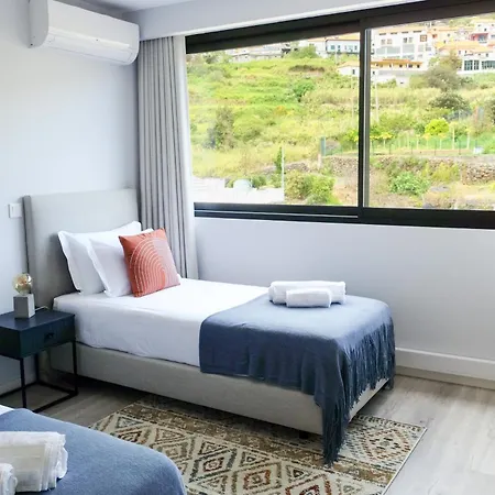 New 3 Bedroom Luxury Family - Airco, King Size Beds, Fully Equipped Kitchen, Balcony, Washingmachine, 2 Bathrooms, Free Parking, Fast Internet, 142m2 *