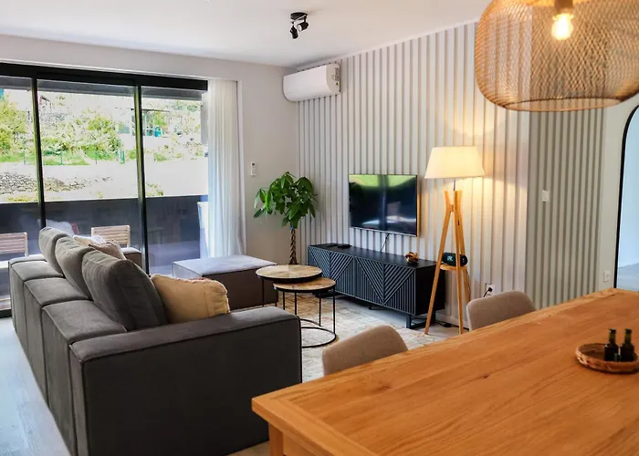 New 3 Bedroom Luxury Family - Airco, King Size Beds, Fully Equipped Kitchen, Balcony, Washingmachine, 2 Bathrooms, Free Parking, Fast Internet, 142m2 Lejlighed Machico (Madeira)