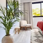 Daire New 3 Bedroom Luxury Family - Airco, King Size Beds, Fully Equipped Kitchen, Balcony, Washingmachine, 2 Bathrooms, Free Parking, Fast Internet, 142m2 *