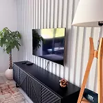Daire New 3 Bedroom Luxury Family - Airco, King Size Beds, Fully Equipped Kitchen, Balcony, Washingmachine, 2 Bathrooms, Free Parking, Fast Internet, 142m2 *