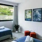 New 3 Bedroom Luxury Family - Airco, King Size Beds, Fully Equipped Kitchen, Balcony, Washingmachine, 2 Bathrooms, Free Parking, Fast Internet, 142m2 Daire
