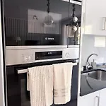 Daire New 3 Bedroom Luxury Family - Airco, King Size Beds, Fully Equipped Kitchen, Balcony, Washingmachine, 2 Bathrooms, Free Parking, Fast Internet, 142m2