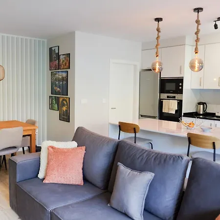 New 3 Bedroom Luxury Family - Airco, King Size Beds, Fully Equipped Kitchen, Balcony, Washingmachine, 2 Bathrooms, Free Parking, Fast Internet, 142m2 Daire
