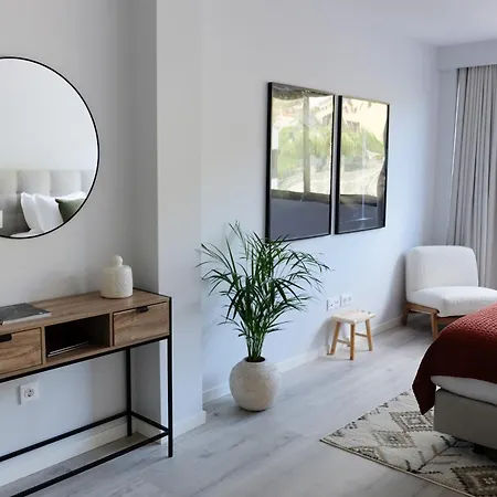 New 3 Bedroom Luxury Family - Airco, King Size Beds, Fully Equipped Kitchen, Balcony, Washingmachine, 2 Bathrooms, Free Parking, Fast Internet, 142m2 Apartment *