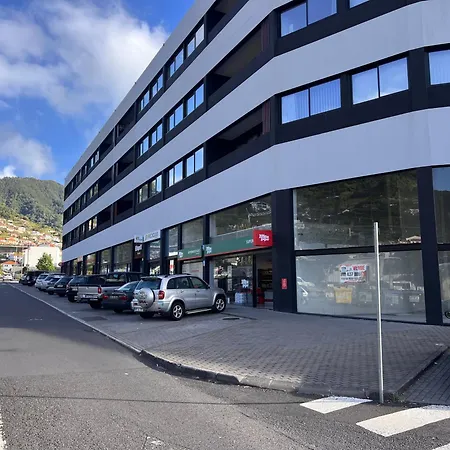 New 3 Bedroom Luxury Family - Airco, King Size Beds, Fully Equipped Kitchen, Balcony, Washingmachine, 2 Bathrooms, Free Parking, Fast Internet, 142m2 Apartment Machico (Madeira)