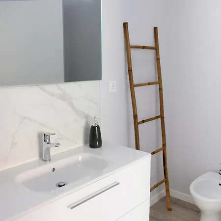 New 3 Bedroom Luxury Family - Airco, King Size Beds, Fully Equipped Kitchen, Balcony, Washingmachine, 2 Bathrooms, Free Parking, Fast Internet, 142m2