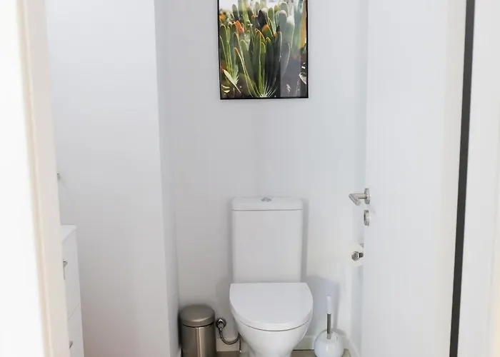 公寓 New 3 Bedroom Luxury Family - Airco, King Size Beds, Fully Equipped Kitchen, Balcony, Washingmachine, 2 Bathrooms, Free Parking, Fast Internet, 142m2