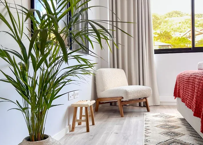 Apartamento New 3 Bedroom Luxury Family - Airco, King Size Beds, Fully Equipped Kitchen, Balcony, Washingmachine, 2 Bathrooms, Free Parking, Fast Internet, 142m2 *