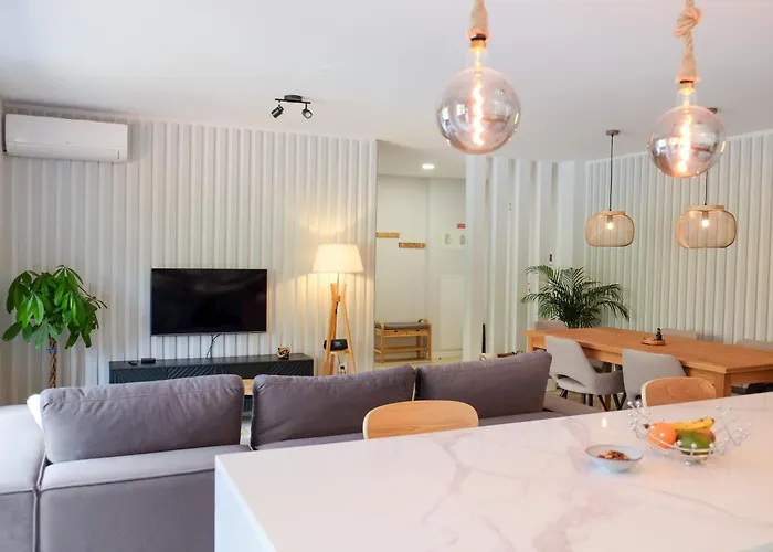 公寓 New 3 Bedroom Luxury Family - Airco, King Size Beds, Fully Equipped Kitchen, Balcony, Washingmachine, 2 Bathrooms, Free Parking, Fast Internet, 142m2 马希库