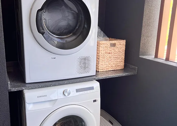 New 3 Bedroom Luxury Family - Airco, King Size Beds, Fully Equipped Kitchen, Balcony, Washingmachine, 2 Bathrooms, Free Parking, Fast Internet, 142m2 Machico (Madeira)