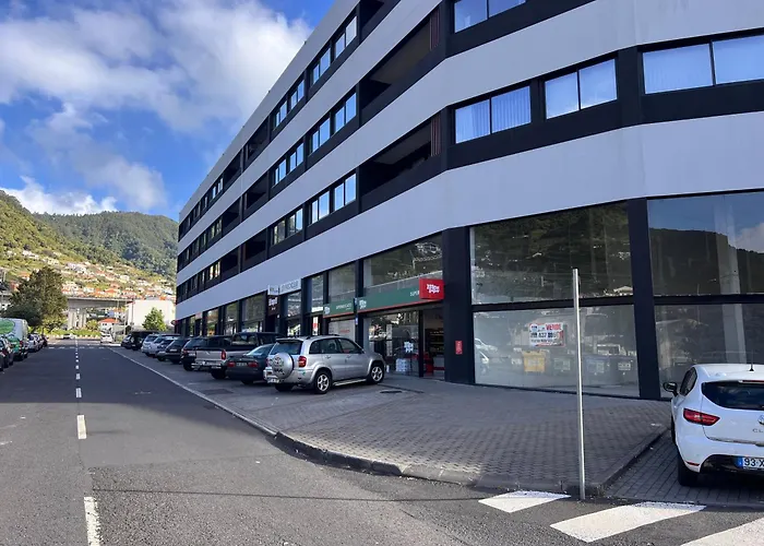New 3 Bedroom Luxury Family - Airco, King Size Beds, Fully Equipped Kitchen, Balcony, Washingmachine, 2 Bathrooms, Free Parking, Fast Internet, 142m2 Apartamento Machico (Madeira)