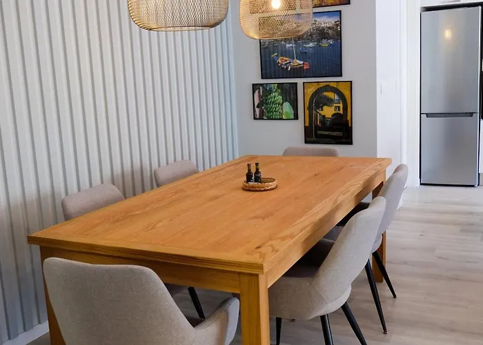 Apartamento New 3 Bedroom Luxury Family - Airco, King Size Beds, Fully Equipped Kitchen, Balcony, Washingmachine, 2 Bathrooms, Free Parking, Fast Internet, 142m2