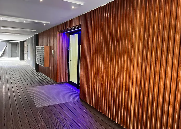 公寓 New 3 Bedroom Luxury Family - Airco, King Size Beds, Fully Equipped Kitchen, Balcony, Washingmachine, 2 Bathrooms, Free Parking, Fast Internet, 142m2 *