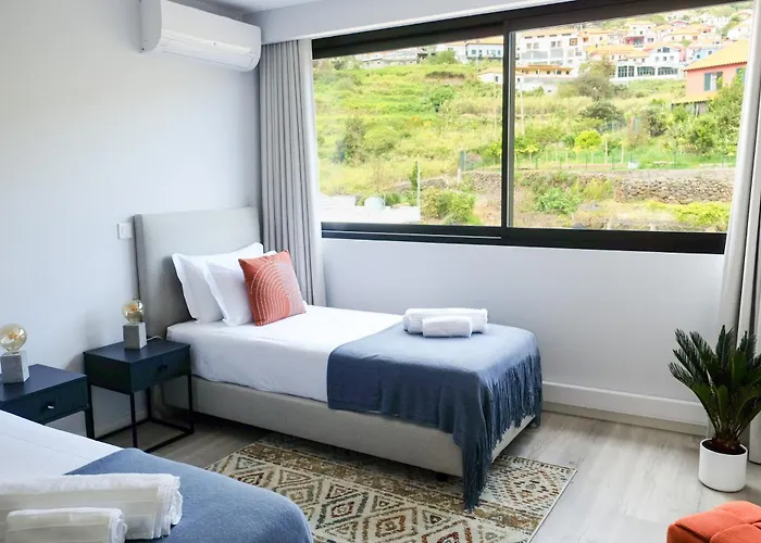 New 3 Bedroom Luxury Family - Airco, King Size Beds, Fully Equipped Kitchen, Balcony, Washingmachine, 2 Bathrooms, Free Parking, Fast Internet, 142m2 *