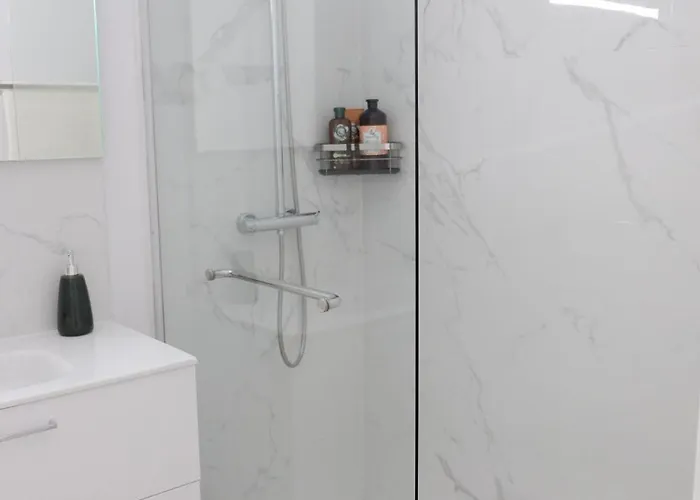 New 3 Bedroom Luxury Family - Airco, King Size Beds, Fully Equipped Kitchen, Balcony, Washingmachine, 2 Bathrooms, Free Parking, Fast Internet, 142m2 公寓 马希库