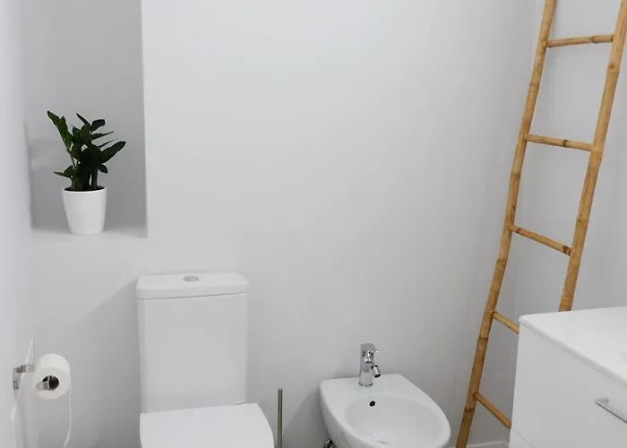 New 3 Bedroom Luxury Family - Airco, King Size Beds, Fully Equipped Kitchen, Balcony, Washingmachine, 2 Bathrooms, Free Parking, Fast Internet, 142m2 Apartamento Machico (Madeira)