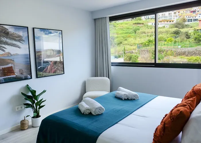 New 3 Bedroom Luxury Family - Airco, King Size Beds, Fully Equipped Kitchen, Balcony, Washingmachine, 2 Bathrooms, Free Parking, Fast Internet, 142m2